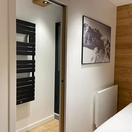Skis Aux Pieds - 9 Personnes - Appartement *
